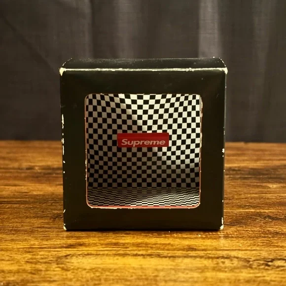 Supreme Illusion Coin Bank - Picture 2 of 9